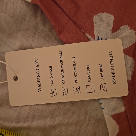 XL Pink & White v-neck floral long sleeve t-shirt - Picture 7 of 7